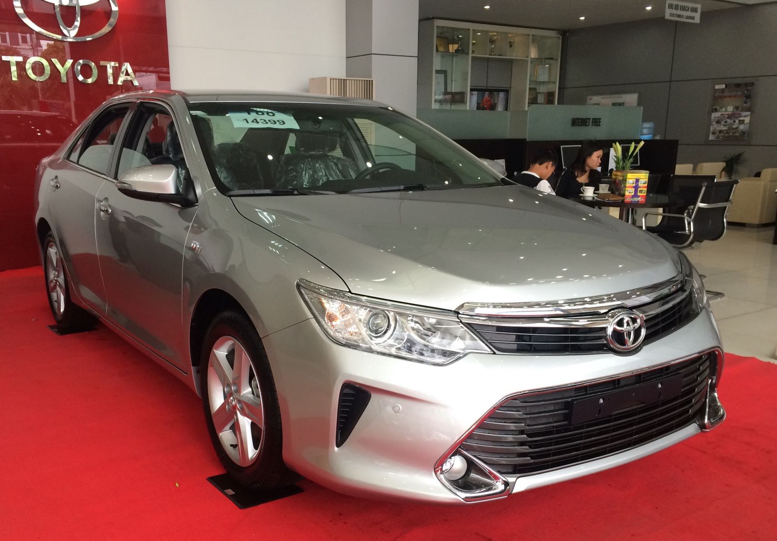 Kính xe Camry